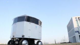 뉴빌리티 실외 주행로봇 ‘뉴비’, 연대 송도캠퍼스서 무인 배달 성공